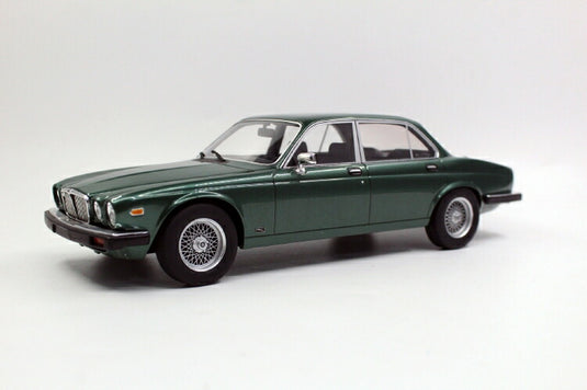 Jaguarジャガー XJ6 1982 Light metallic green  /Ls Collectibles  1/18 ミニカー