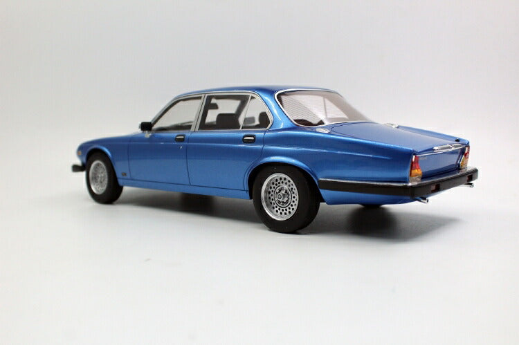 ギャラリービューアに画像をロードする, 【予約】12月以降発売予定Jaguarジャガー XJ6 1982 Light metallic blue  /Ls Collectibles  1/18 ミニカー
