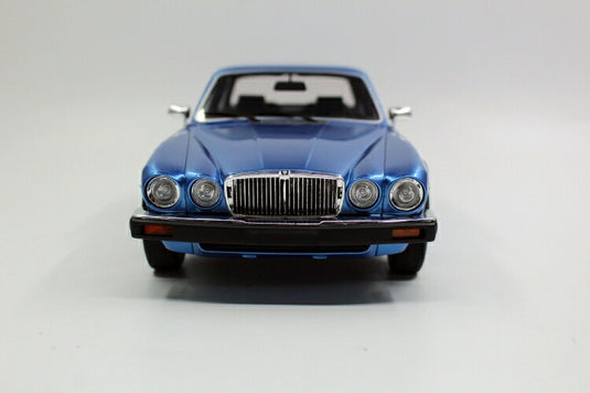 【予約】12月以降発売予定Jaguarジャガー XJ6 1982 Light metallic blue  /Ls Collectibles  1/18 ミニカー