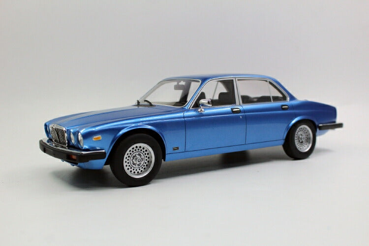 ギャラリービューアに画像をロードする, 【予約】12月以降発売予定Jaguarジャガー XJ6 1982 Light metallic blue  /Ls Collectibles  1/18 ミニカー
