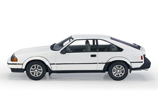 Celicaセリカ GTS Liftback 1984-1985 Super White  /Ls Collectibles  1/18 ミニカー