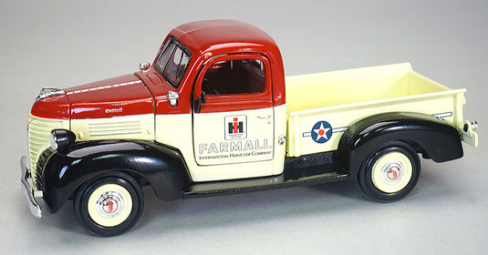 Farmall - 1941 Plymouth Pickup Truck /SPEC-CAST  1/24 ミニチュア トラック 建設機械模型 工事車両