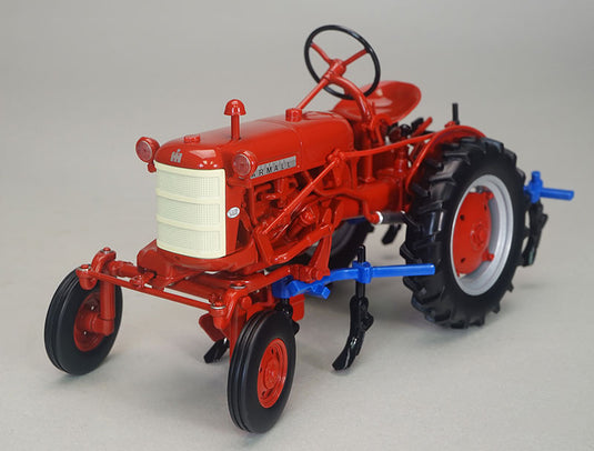 Farmall 560 Cub Tractor with Cultivator /SPEC-CAST  1/16 ミニチュア トラック 建設機械模型 工事車両