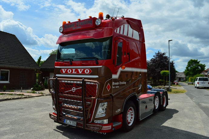 【予約】2017年6-8月以降発売予定Krause trucking Volvo FH04 Globetrotter トラック トラクタヘッド  Teknoテクノ  建設機械模型 工事車両 1/50 ミニチュア