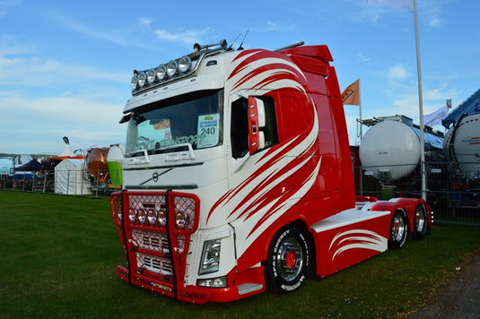 【予約】2017年10-12月以降発売予定MT Transport Volvo FH04 Longline トラック トラクタヘッド  Teknoテクノ  建設機械模型 工事車両 1/50 ミニチュア