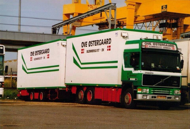 【予約】2017年10-12月以降発売予定Ostergaard, Ove Volvo F12 Globetrotter rigid truck トラック Teknoテクノ  建設機械模型 工事車両 1/50 ミニチュア