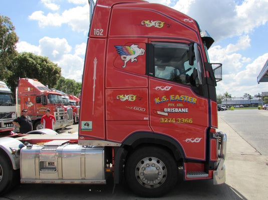 【予約】4-6月以降発売予定KS Transport - Red version Volvo FH04 Globetrotter XL 6x4トラクタ  建設機械模型 工事車両 TEKNO 1/50 ミニチュア