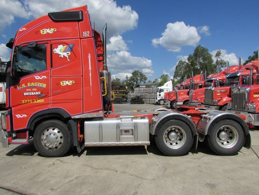 【予約】4-6月以降発売予定KS Transport - Red version Volvo FH04 Globetrotter XL 6x4トラクタ  建設機械模型 工事車両 TEKNO 1/50 ミニチュア