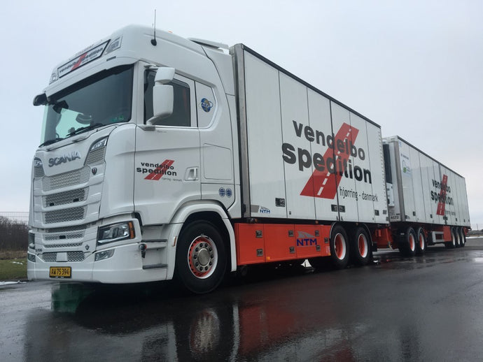 【予約】2017年10-12月以降発売予定Vendelbo Scaniaスカニア R-serie Next Gen. Highline リーファー セミトレーラー Road train combiトラック Teknoテクノ  建設機械模型 工事車両 1/50 ミニチュア