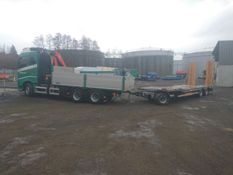 ギャラリービューアに画像をロードする, 【予約】4-6月以降発売予定Brunner Volvo FH04 Globetrotter rigid truck with flat trailerトラック  建設機械模型 工事車両 TEKNO 1/50 ミニチュア
