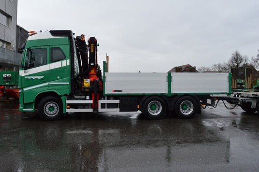 【予約】4-6月以降発売予定Brunner Volvo FH04 Globetrotter rigid truck with flat trailerトラック  建設機械模型 工事車両 TEKNO 1/50 ミニチュア