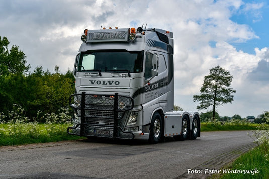 【予約】4-6月以降発売予定Becatrans Volvo FH04 6x2 Globetrotterトラクタ  建設機械模型 工事車両 TEKNO 1/50 ミニチュア