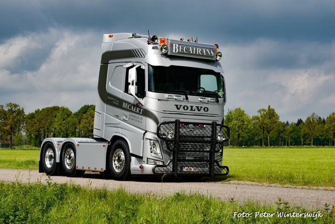 【予約】4-6月以降発売予定Becatrans Volvo FH04 6x2 Globetrotterトラクタ  建設機械模型 工事車両 TEKNO 1/50 ミニチュア