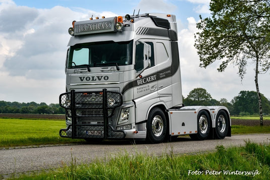 【予約】4-6月以降発売予定Becatrans Volvo FH04 6x2 Globetrotterトラクタ  建設機械模型 工事車両 TEKNO 1/50 ミニチュア