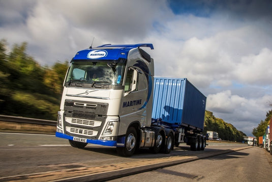 【予約】4-6月以降発売予定Maritime Volvo FH04 Globetrotter XL with containertrailerトラック  建設機械模型 工事車両 TEKNO 1/50 ミニチュア