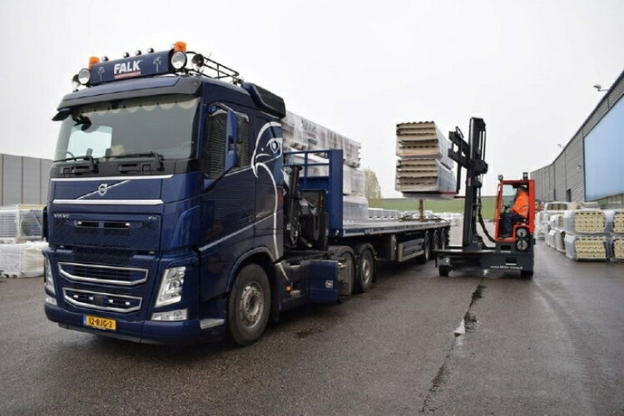 【予約】10-12月以降発売予定Falk Bouwsystemen Volvo FH04 with Hiab crane and 3軸 フラットトレーラートレーラー 建設機械模型 工事車両TEKNO 1/50 ミニチュア