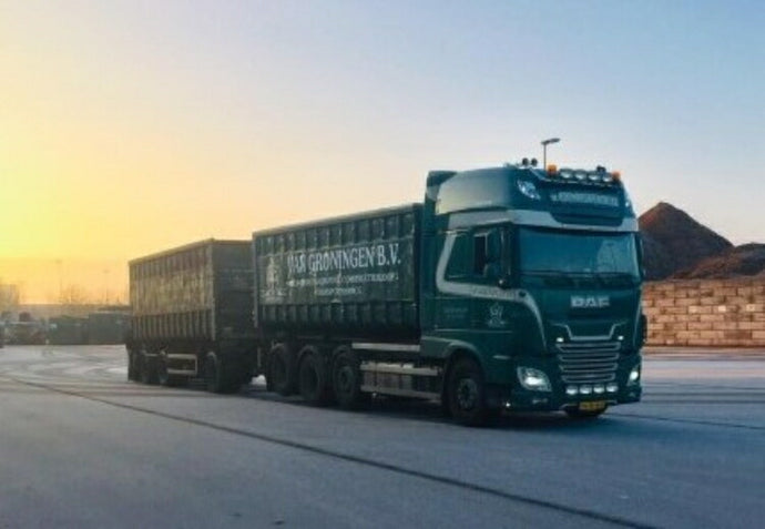 【予約】10-12月以降発売予定DAF XF Super Space Cab rigid truck with trailerトラック/建設機械模型 工事車両 Tekno 1/50 ミニチュア