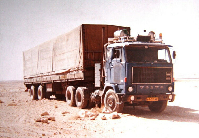 【予約】2019年8-10月以降発売予定Ludwig, Hermann Volvo F88 with Classic tilt semitrailer トラック /建設機械模型 工事車両 TEKNO 1/50 ミニチュア