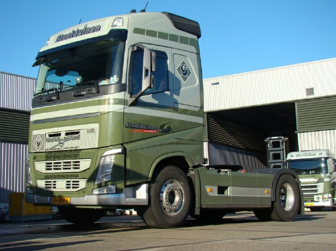 【予約】2020年4-6月以降発売予定Volvo FH04 Globetrotter met 3-assige verchroomde zwanenhals tankoplegger  トラック /建設機械模型 工事車両 Tekno 1/50 ミニチュア