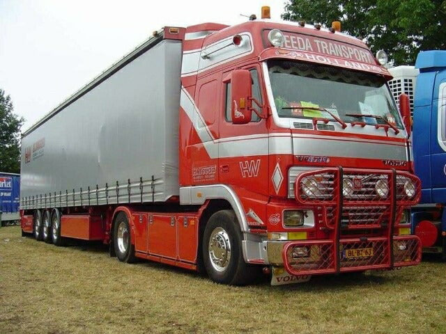 【予約】2021年2月以降発売予定Weeda Volvo FH01 Globetrotter XL met 3-assige schuifzeil oplegger トラック/TEKNO 1/50 建設機械 模型ミニカー  はたらく車 重機
