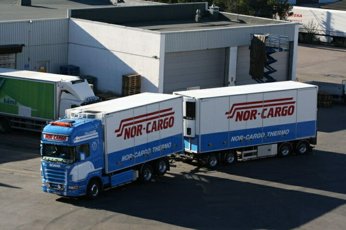 【予約】8-10月以降発売予定Fellingen Nor Cargo Scania R-serie Topline met 4 assige aanhanger  トラック トレーラー/Tekno 建設機械模型 工事車両 1/50 ミニチュア