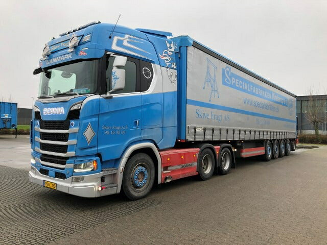 【予約】12月以降発売予定Skive Fragt Scania Next Gen S-serie Highline met 4-assige schuifzeil oplegger met Moffet meeneemheftruckトラック /TEKNO 1/50 建設機械 模型ミニカー  はたらく車 重機