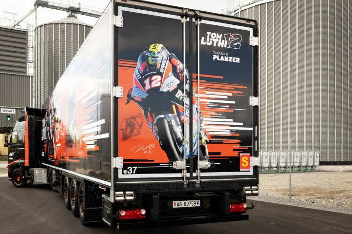 ギャラリービューアに画像をロードする, 【予約】12月以降発売予定Planzer Tom Luthi Volvo FH03 Globetrotter met 3-assige koelopleggerトラック トレーラー/TEKNO 1/50 建設機械 模型ミニカー  はたらく車 重機
