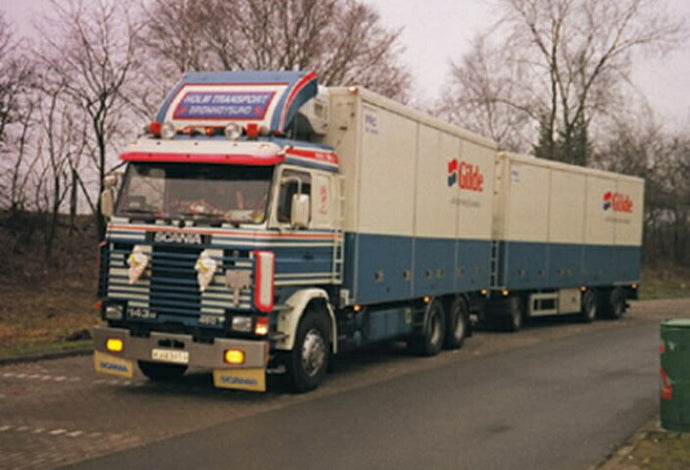 【予約】2021年4-6月以降発売予定Holm transport Scania 3-serie motorwagen met 3 assige schamelaanhangerトラック  /Tekno  建設機械模型 工事車両 1/50 ミニチュア