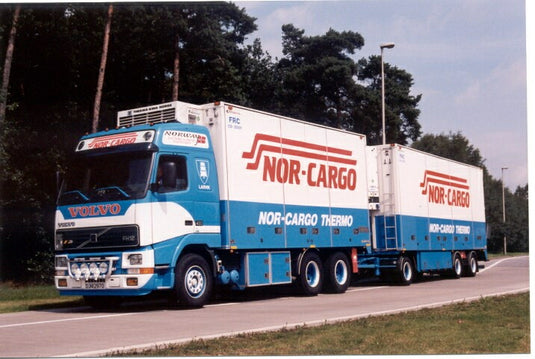 【予約】Nor-cargo Volvo FH12 Globetrotter met 3-assige aanhanger トラック/TEKNO 建設機械模型 工事車両 1/50 ミニカー