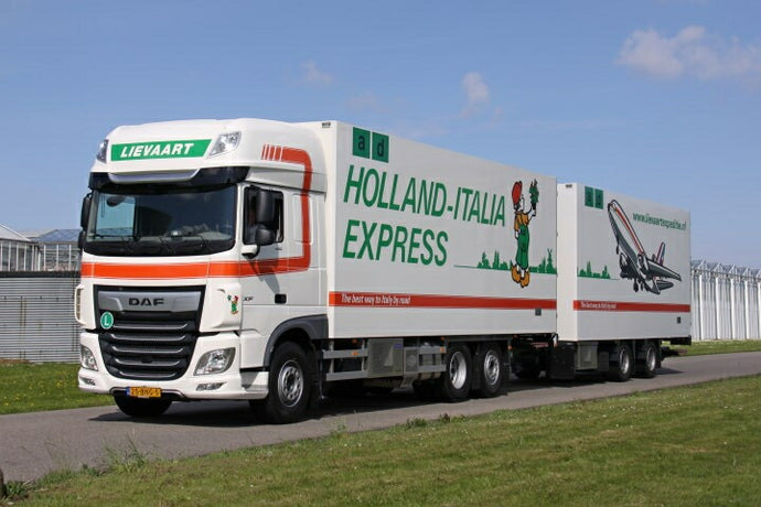 【予約】8-10月以降発売予定Lievaart DAF XF Euro 6 Super Space Cab motorwagen met wipkar  トラック トレーラー/Tekno 建設機械模型 工事車両 1/50 ミニチュア