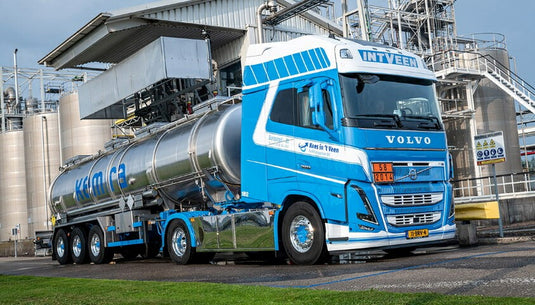 【予約】Veen Kees in 't Volvo FH05 Globetrotter XXL met 3-assige tankoplegger met pompkast トラック/TEKNO 建設機械模型 工事車両 1/50 ミニカー