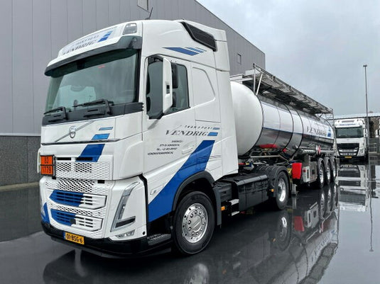 【予約】2023年発売予定Vendrig Volvo FH05 Globetrotter met 3-assigeトラック/Tekno 建設機械模型 工事車両 1/50 ミニカー