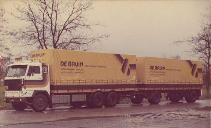 【予約】2023年3月以降発売予定Bruin, De Volvo F89 6x2 motorwagen met 2-assige huifaanhangerトラック /建設機械模型 工事車両 Tekno 1/50 ミニチュア