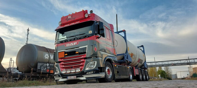 【予紁E€�E2月以降発売予定DAF XF Spacecab met verkort tankcontainer chassis met swap containerトラチE‚¯/TEKNO  1/50 ミニチュア 建設機械模垁E工事車両