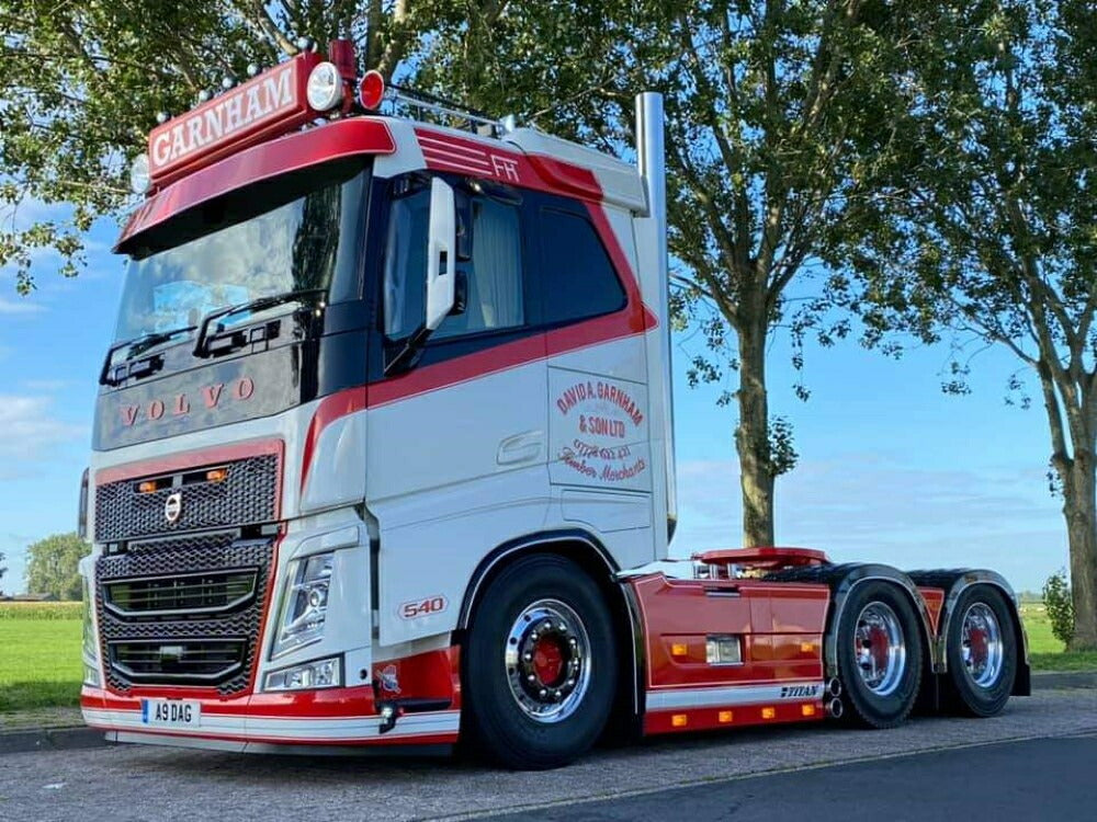 【予約】2024年発売予定GarnhamVolvo FH04 6x2 trekkerトラクタ トラック/Tekno 1/50 建設機械模型　ミニチュア