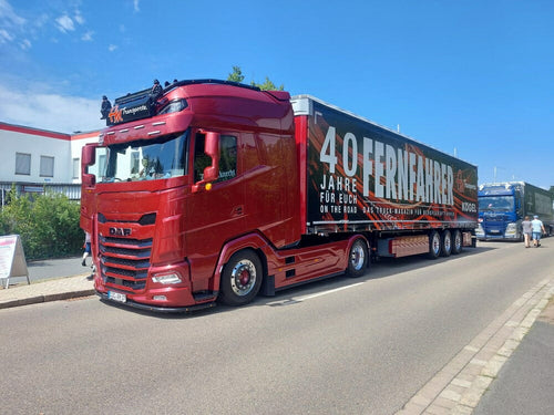 【予約】6-8月以降発売予定Fernfahrer 40 JahreDAF XG+ met 3-assige schuifzeilenoplegger トラック/TEKNO 1/50 模型 建設機械ミニチュア