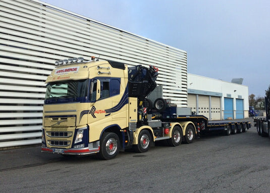 【予約】10-12月以降発売予定Autaa Volvoボルボ FH4 Globetrotter Semi Lowloader 4 axleトラック  建設機械模型 工事車両 WSI 1/50 ミニチュア