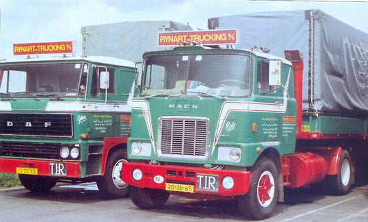 【予約】4-6月以降発売予定Rynart Trucking BV Mack F700 4x2 Classic カーテンサイダートレーラー トラック /WSI  建設機械模型 工事車両 1/50 ミニチュア