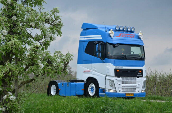 【予約】4-6月以降発売予定P.B. Spruijt Volvo FH4 Globetrotterトラクタ トラック  建設機械模型 工事車両 WSI 1/50 ミニチュア