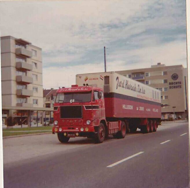 【予約】4-6月以降発売予定Van der Kwaak Volvo F88 リーファートレーラー Carrier3軸トラック  建設機械模型 工事車両 WSI 1/50 ミニチュア