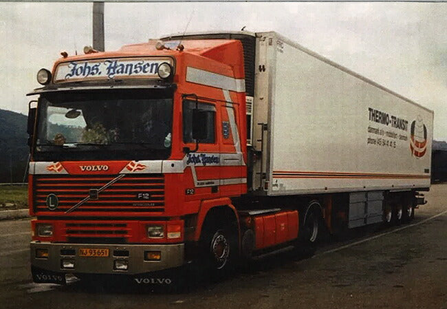 【予約】4-6月以降発売予定Johs. Hansen Volvo F12 リーファートレーラー Carrier3軸トラック  建設機械模型 工事車両 WSI 1/50 ミニチュア