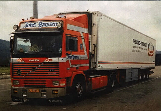 【予約】4-6月以降発売予定Johs. Hansen Volvo F12 リーファートレーラー Carrier3軸トラック  建設機械模型 工事車両 WSI 1/50 ミニチュア