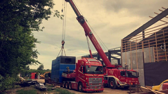 【予約】2019年1-3月以降発売予定Karsten Olesen VOLVO FH4 GLOBETROTTER 6x4 + ADD ON AXLE LOW LOADER - 3軸トレーラー  /建設機械模型 工事車両 WSI 1/50 ミニチュア