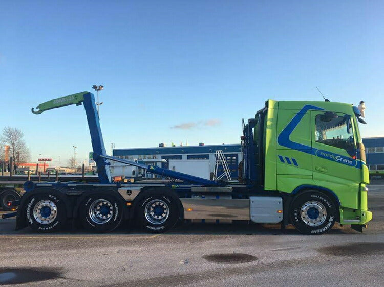 ギャラリービューアに画像をロードする, 【予約】2019年1-3月以降発売予定Nordic Crane VOLVO FH4 SLEEPER CAB 8x4 HOOKLIFT SYSTEM + HOOKLIFT CONTAINER 15M3トラック /建設機械模型 工事車両 WSI 1/50 ミニチュア
