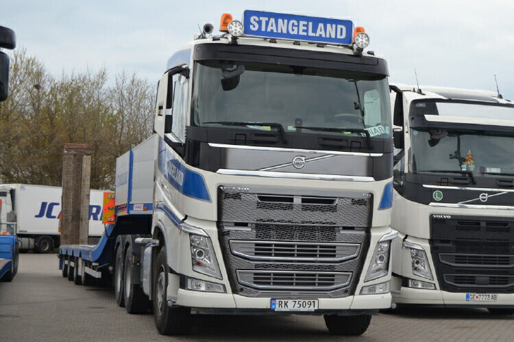 ギャラリービューアに画像をロードする, 【予約】2019年6-8月以降発売予定Stangeland VOLVO FH4 SLEEPER CAB 6X4 SEMI LOWLOADER - 4軸 + RAMPS トラック /建設機械模型 工事車両 WSI 1/50 ミニチュア
