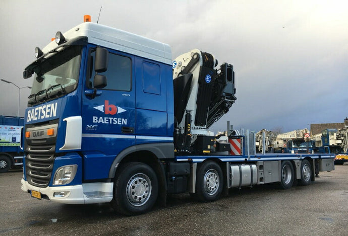 【予約】2019年6-8月以降発売予定Baetsen DAF XF SPACE CAB 8x2 TAG AXLE + FASSI 1100 トラック /建設機械模型 工事車両 WSI 1/50 ミニチュア