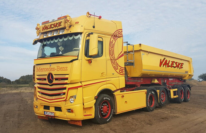 【予約】2019年1-3月以降発売予定Valeske MERCEDES BENZ ACTROS MP4 BIG SPACE 6x2 TAG AXLE HALF PIPE TIPPER TRAILER - 2軸トラック  /建設機械模型 工事車両 WSI 1/50 ミニチュア