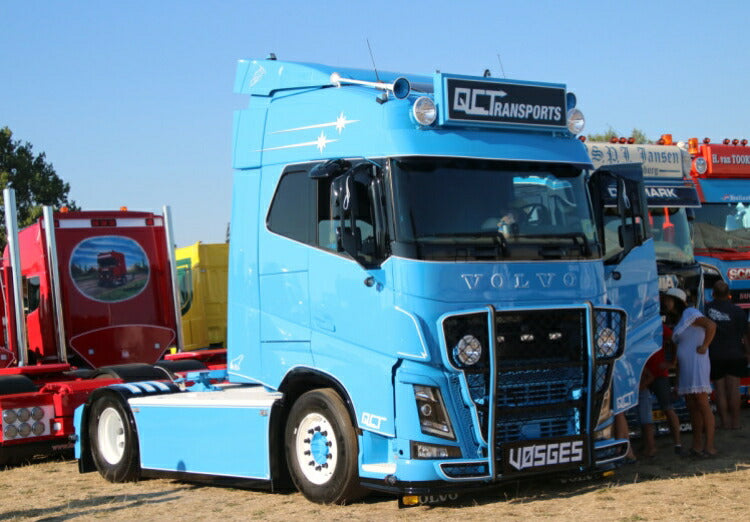 ギャラリービューアに画像をロードする, 【予約】6-8月以降発売予定QC Transports VOLVO FH4 GLOBETROTTER 4X2 リーファートレーラー  3軸トラック/建設機械模型 工事車両 WSI 1/50 ミニチュア
