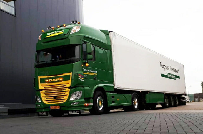 【予約】2019年6-8月以降発売予定Terpstra DAF XF SUPER SPACE CAB MY2017 4x2 リーファートレーラー - 3軸 トラック /建設機械模型 工事車両 WSI 1/50 ミニチュア