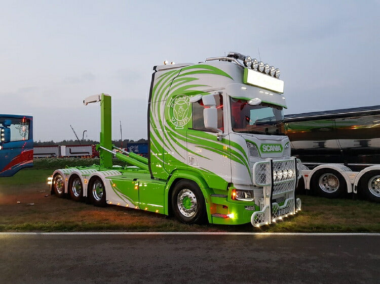 ギャラリービューアに画像をロードする, 【予約】10-12月以降発売予定JA Transport; SCANIA R HIGHLINE CR20H 8x4 RIGED TRUCK HOOKLIFT SYSTEM + HOOKLIFT CONTAINER ASPHALT トレーラー /建設機械模型 工事車両 WSI 1/50 ミニチュア
